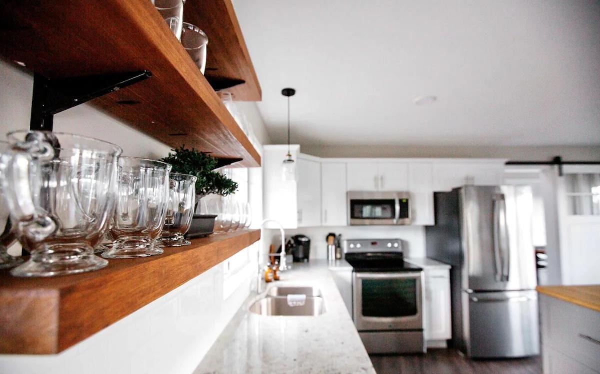 Stunning Home With Amazing Views Near The City فكتوريا المظهر الخارجي الصورة